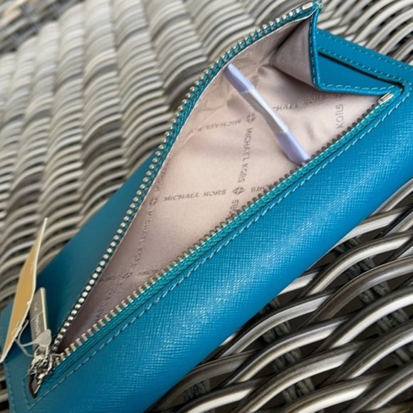 Jet Set Travel Large Trifold Wallet Leather - Picture 10 of 16